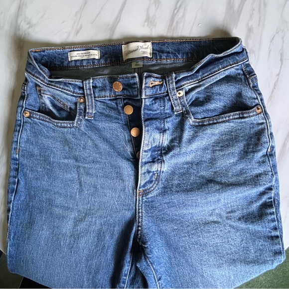 Universal Thread - High Rise 90’s Slim - Size 4 - Picture 2 of 8